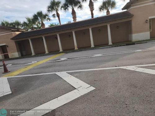 951 146th Ter, Hollywood FL  33027-6137 exterior