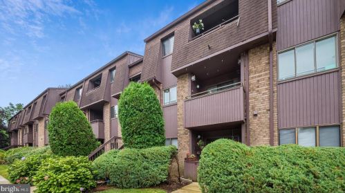 524 Woodmill Dr, East Windsor NJ  08512-2511 exterior