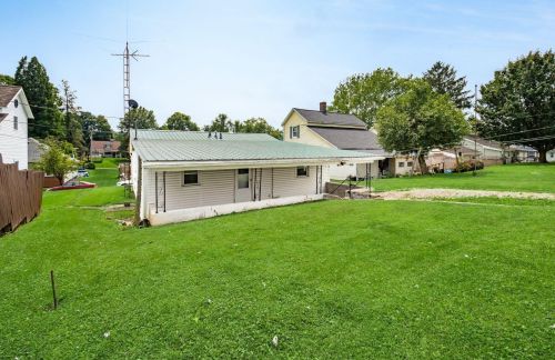 319 Whitehouse St, Crooksville OH  43731-1342 exterior