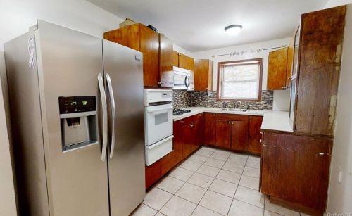 1039 Underhill Ave, Bronx, NY 10472-6011