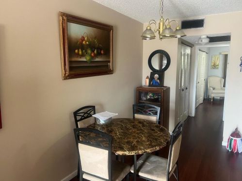 250 Southampton C, West Palm Beach FL  33417-2348 exterior