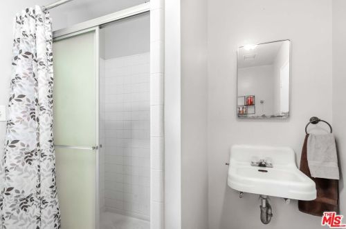 44025 Date Ave, Lancaster CA  93534-4425 exterior