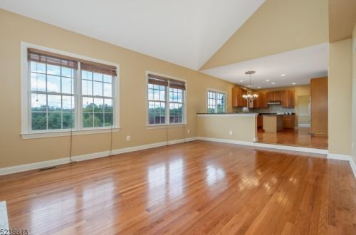 10 Providence Dr, Flemington NJ  08822-3447 exterior