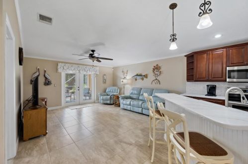 1390 9 Pl, Vero Beach FL 32960-2122 exterior