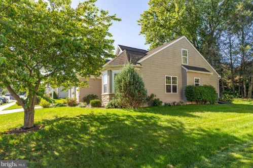 25 Summerlyn Dr, Ephrata PA  17522-9331 exterior