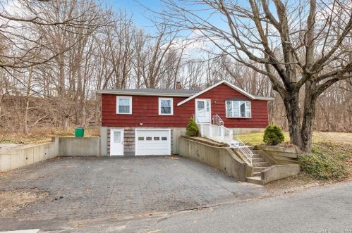 53 Jewett St, Ansonia, CT 06401-2400