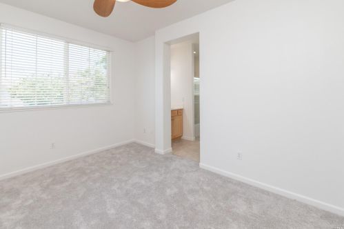 460 Rosso Ct, Vacaville CA 95687-5698 exterior