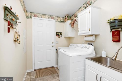 1070 Scenic View Dr, Collegeville PA  19473-2077 exterior