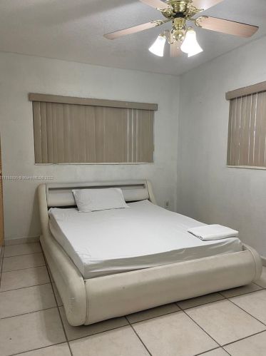 6265 111th Ter, Hialeah FL  33012-2354 exterior