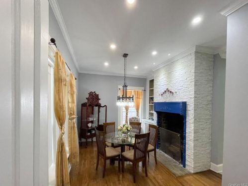 2 Linden Pl, Middletown NY  10940-4824 exterior