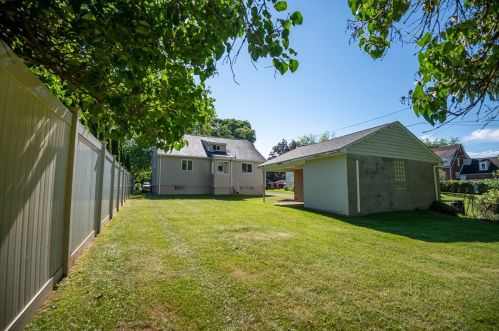 60 Wick Ave, Hermitage PA  16148-1811 exterior