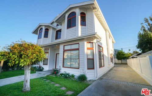 2216 Robinson St, Redondo Beach, CA 90278-2020