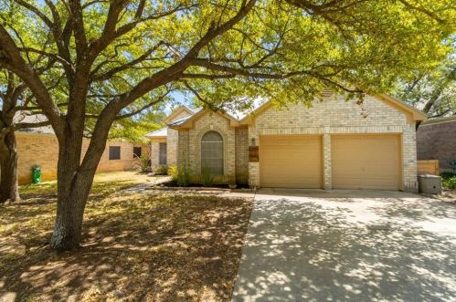 8209 Forest Heights Ln, Austin TX  78749-3508 exterior