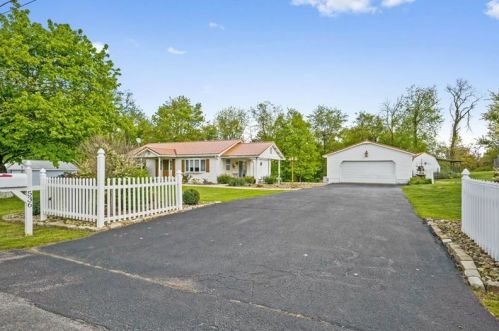536 Finnin Rd, New Kensington, PA 15068-6810
