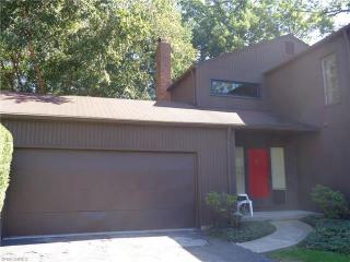 30 Oakshore Dr, Cleveland, OH 44108-1118