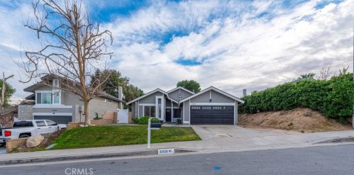 23128 Calvello Dr, Santa Clarita CA  91354-1360 exterior
