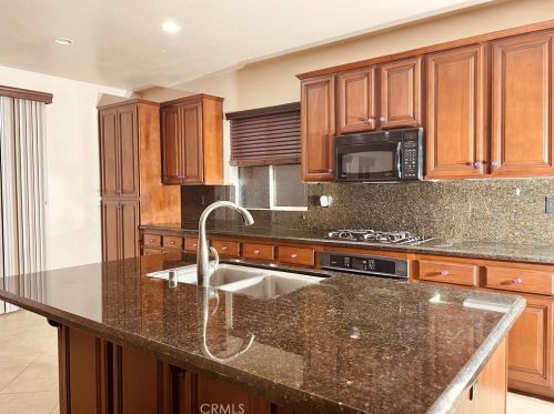 37245 Parkway Dr, Beaumont CA  92223-8104 exterior