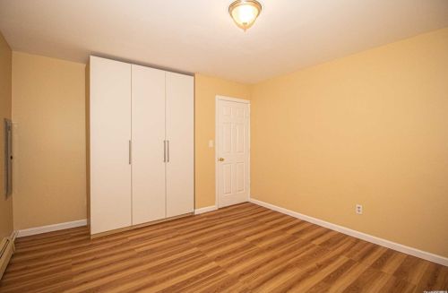 37 Winter Ln, Hicksville NY  11801-6219 exterior
