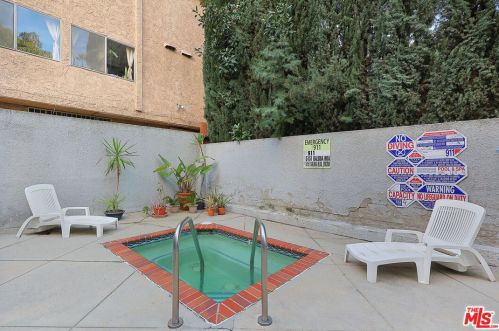 5151 Balboa Blvd, Van Nuys CA  91316-3400 exterior