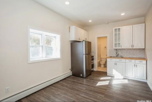 288 Greenbelt Pkwy, Holtsville NY  11742-2231 exterior