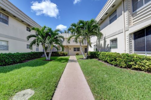 704 Saxony O, Delray Beach, FL 33446-1068
