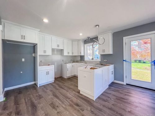 6 Ridge Rd, Bristol, CT 06010-7362