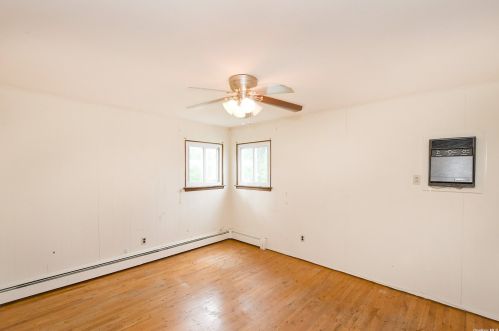 9 Leghorn Ct, Huntington Station NY  11746-2820 exterior