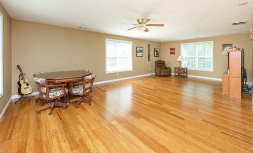 15 Coventry Ln, Salem NH 03079-1369 exterior