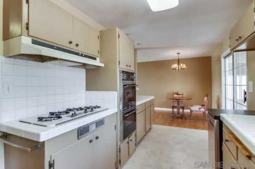 6100 Henderson Dr, La Mesa CA  91942-4016 exterior