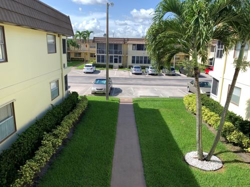 139 Saxony C, Delray Beach FL  33446-1825 exterior