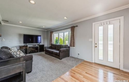 12 Lincoln Blvd, Bethpage NY  11714-5236 exterior