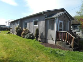 1305 Market St, Ocosta, WA 98520-6818