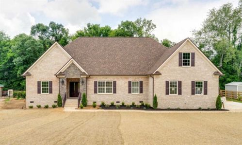 1770 Mayflower Dr, Columbia, TN 38401-5191