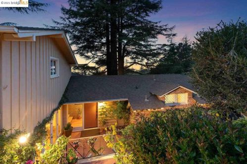 2950 Hedge Ct, Oakland, CA 94602-2640