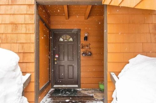11515 Snowpeak Way, Truckee, CA 96161-7092