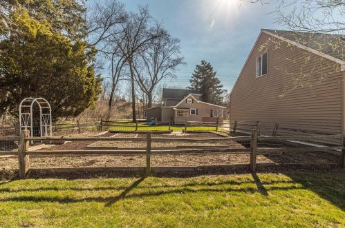 4301 Campbell Trce, Chenequa WI  53029-8846 exterior
