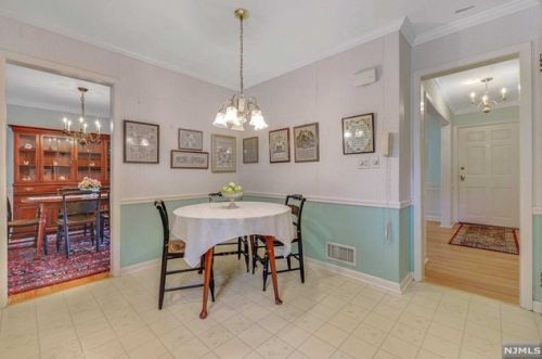 243 Burnside Pl, Ridgewood NJ  07450-1701 exterior