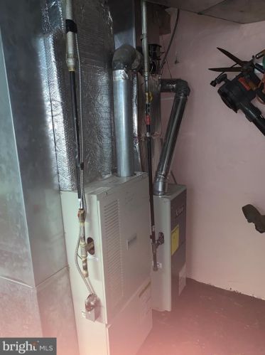 7221 Erdrick St, Philadelphia PA 19135-1014 exterior