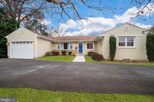 3456 Washington Dr, Falls Church, VA 22041-2003