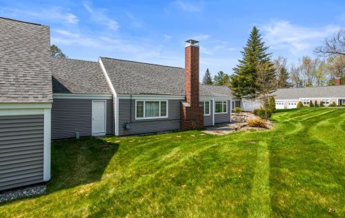 124 Hilltop Pl, New London NH  03257-5412 exterior