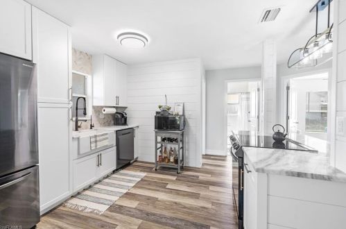 245 39th Ave, Naples, FL 34120-1358
