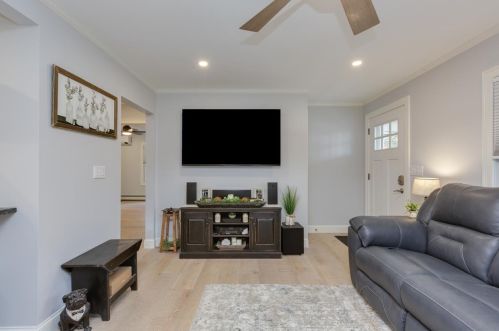 8 Walnut Hill Rd, Sandown NH  03873-2305 exterior