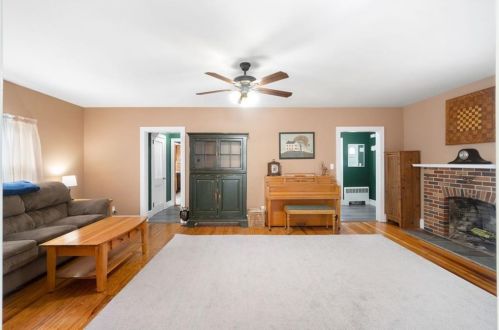 147 Trent St, Woonsocket RI  02895-1040 exterior