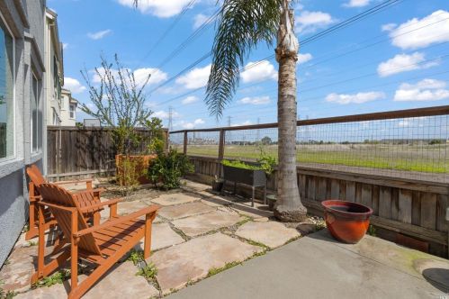915 Mayport Dr, West Pittsburg CA  94565-4494 exterior