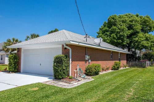 29 Francis Ln, Palm Coast, FL 32137-8426