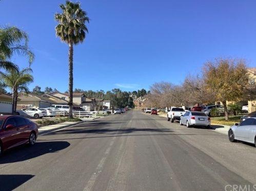 670 Bowen Rd, Perris CA  92570-3400 exterior