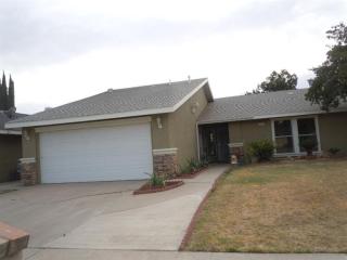2232 Laureen Ave, Fresno, CA 93703-2820