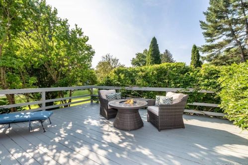 10 Spring Hill Rd, Southington CT  06489-1522 exterior