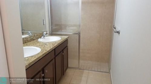 871 147th Ave, Hollywood, FL 33027-6128