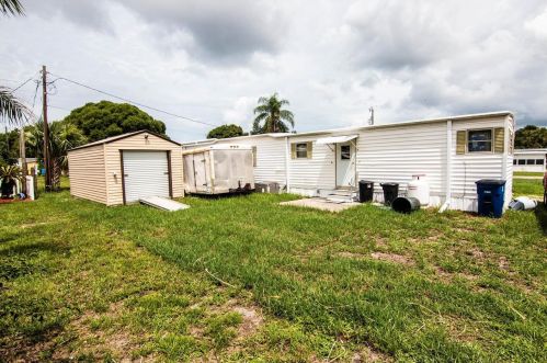 4743 Sandpiper Dr, Saint James City FL  33956-2810 exterior